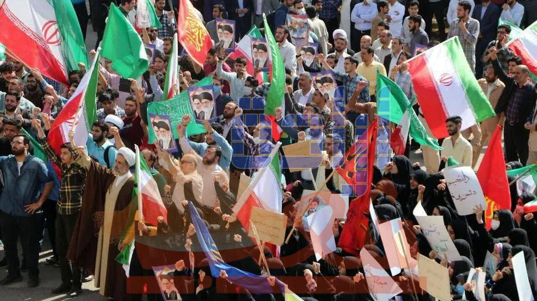بالصور : يحتفل الإيرانيون بـ”النصر” في ساحة الثورة بطهران.