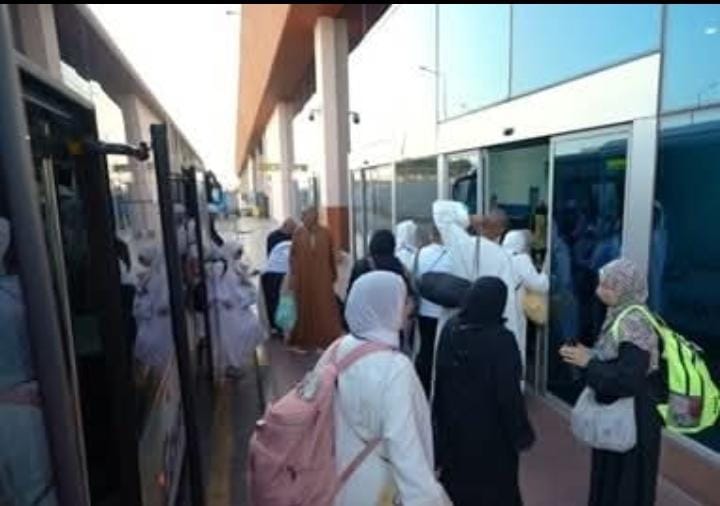 عودة الحجاج إلى أرض الوطن: وصول آخر أفواج حجاج القرعة إلى مطار القاهرة
