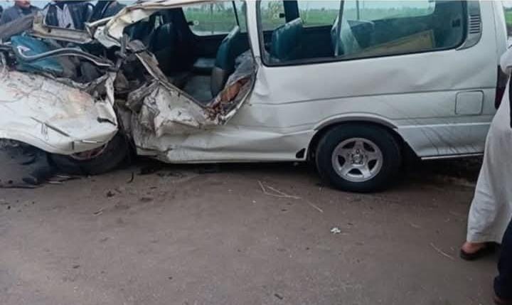 “تصادم مروع على الطريق الصحراوي 19 مصابًا في البحيرة”