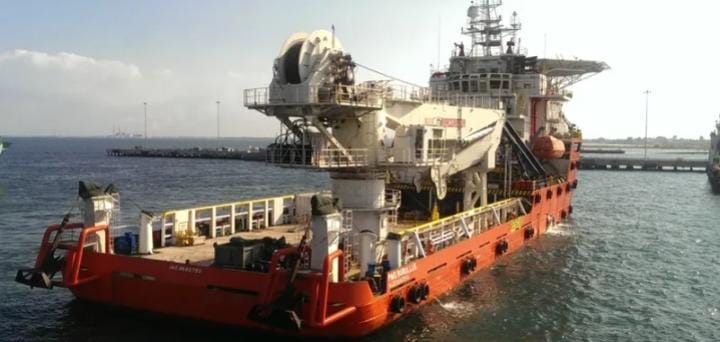 الدفع بالسفينة “البرلس PMS” للبحث عن المفقودين في حادث غرق حفار بجبل الزيت