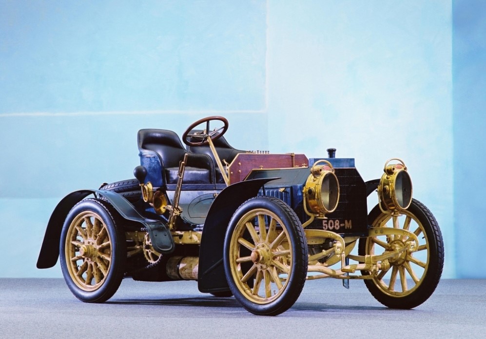 مرسيدس 35HP مايباخ موديل 1901 أول سيارة انتجت بريداتير ومروحة تبريد