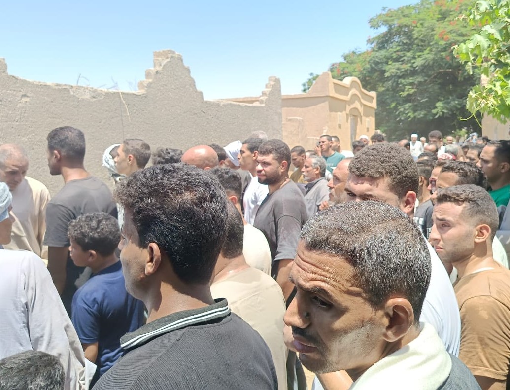 الوفاء في العمل.. تشييع جثمان أمين شرطة استشهد اثناء تأدية عملة على طريق الوادي الجديد