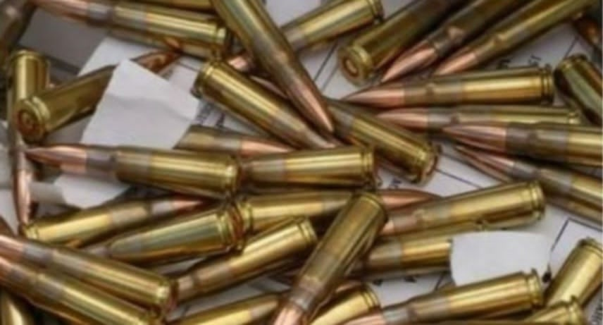 شايل 1000 طلقة نارية.. ضبط جوال بداخله ذخيرة في القطار بحوزة شاب بقنا
