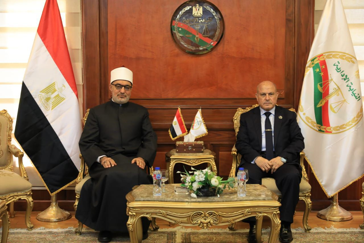 د نظير عياد مفتي الجمهورية يهنئ “رئيس هيئة النيابة الإدارية” بتوليه منصبه رسميا