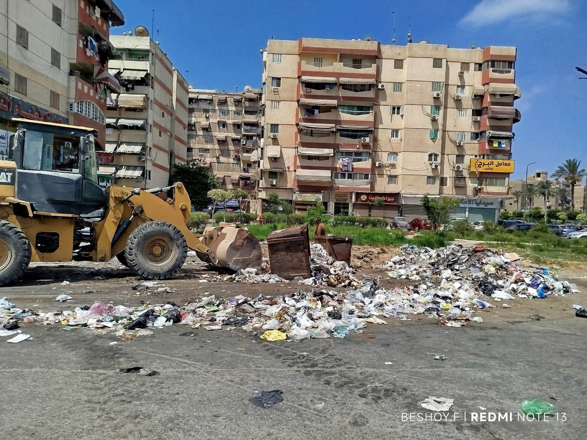 استمرار حملات النظافة بعدد من مناطق حي الزهور لرفع القمامة والمخلفات
