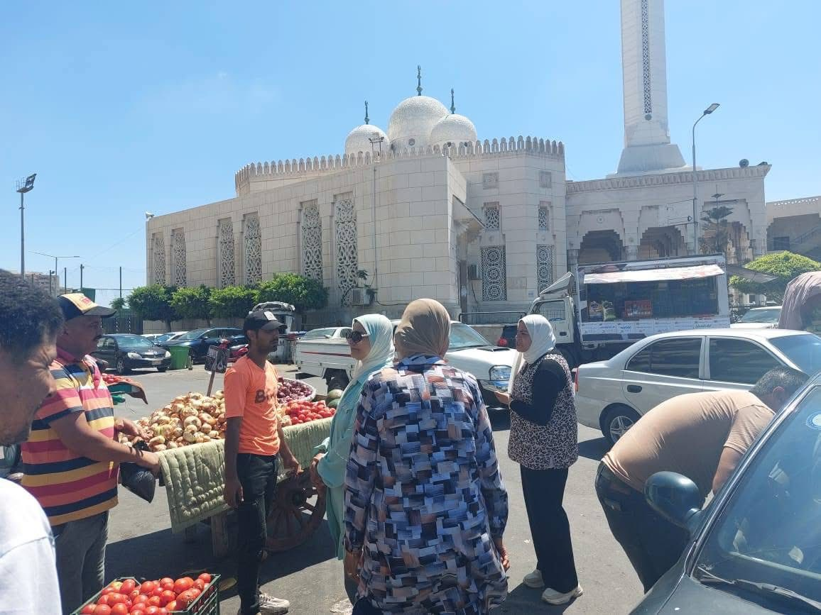 استمرار الحملات المكثفة لإزالة الإشغالات وتحسين منظومة النظافة “بحي الضواحي ببورسعيد”
