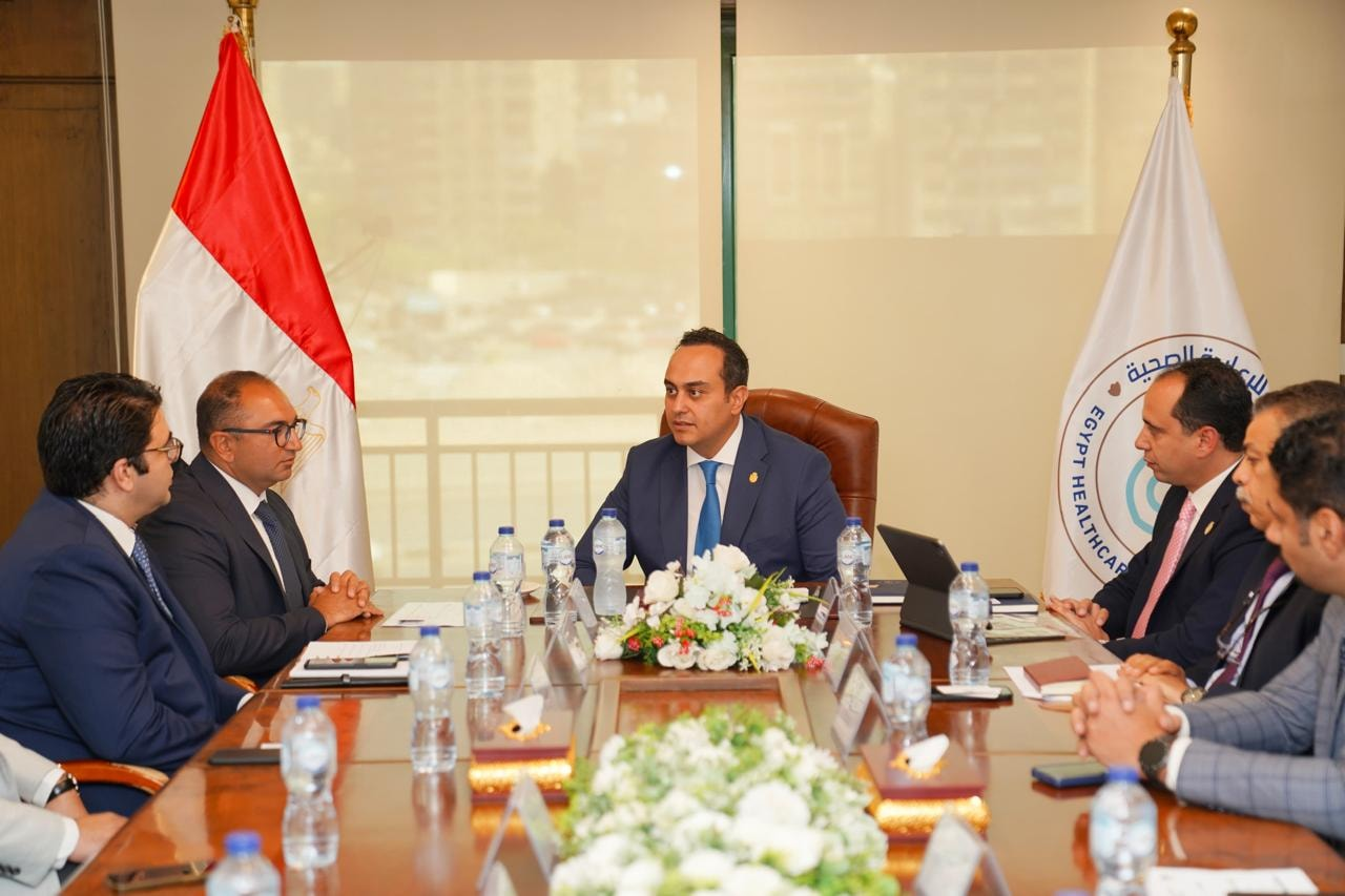 رئيس هيئة الرعاية الصحية يبحث مع شركتي BIOMERIEUX Egypt وHYPHENS Solutions تعزيز التعاون  لتطوير خدمات المعامل والتشخيص وتعزيز التحول الرقمي وتطبيق الذكاء الاصطناعي