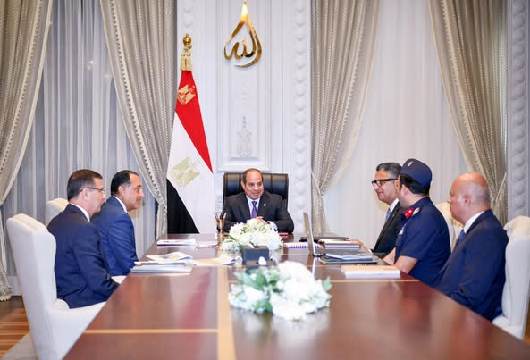 متحدث الرئاسة: اجتمع  الرئيس السيسي، اليوم مع رئيس مجلس الوزراء، ووزير التموين والتجارة الداخلية، ووزير الزراعة ،والمدير التنفيذي لجهاز مُستقبل مصر للتنمية المستدامة.