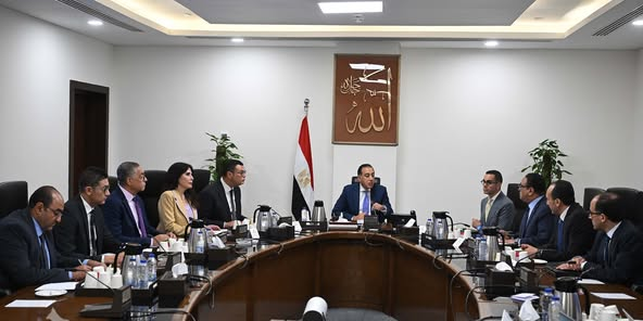 “رئيس الوزراء” يستعرض ملامح النسخة النهائية من “مشروع قانون” المناطق المركزية للمال والأعمال