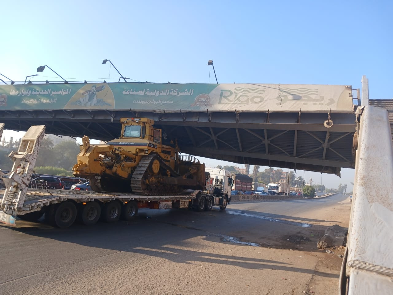 وزارة النقل تنفي : سقوط جزء من كوبري مشاة بطوخ إثر اصطدام شاحنة ثقيلة