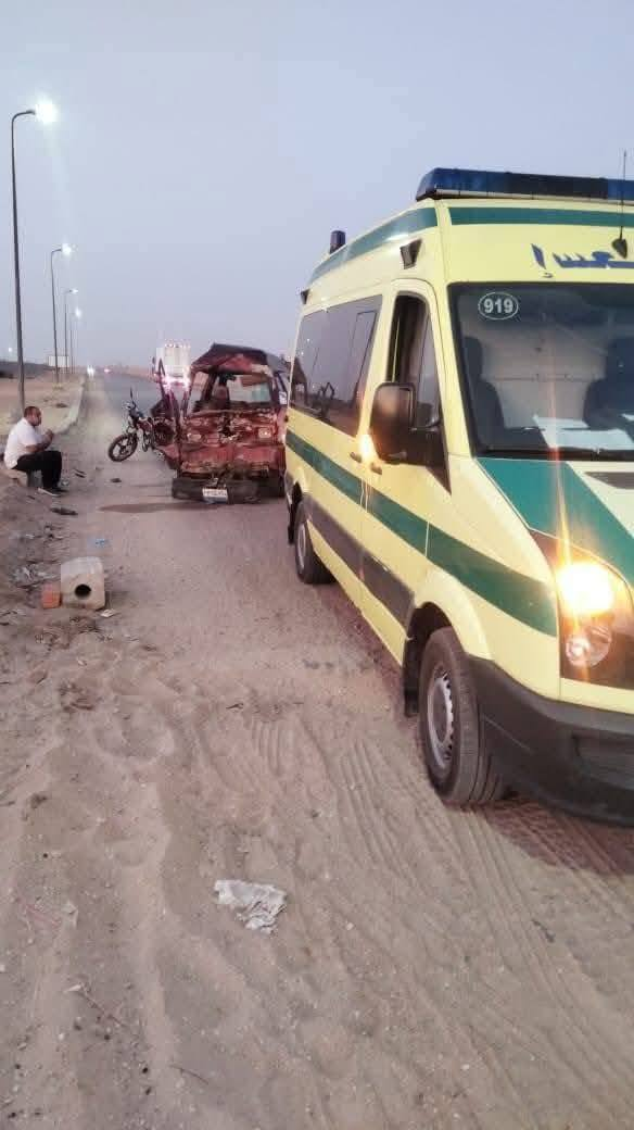 تصادم سيارة نقل ثقيل مع سيارة سوزوكي علي طريق الصوب الزراعية اتجاه ابوحماد