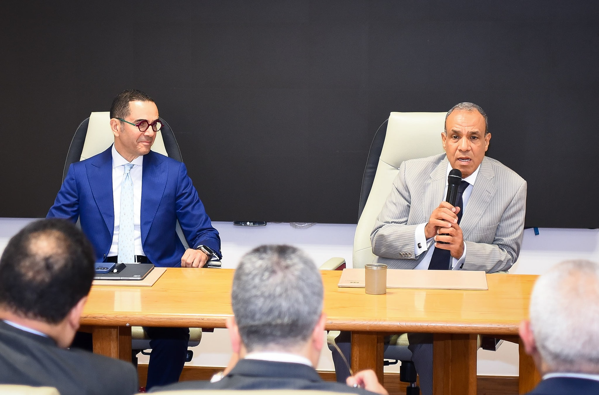 بدر عبد العاطي وزير الخارجية والهجرة يستقبل وزير الاستثمار والتجارة الخارجية