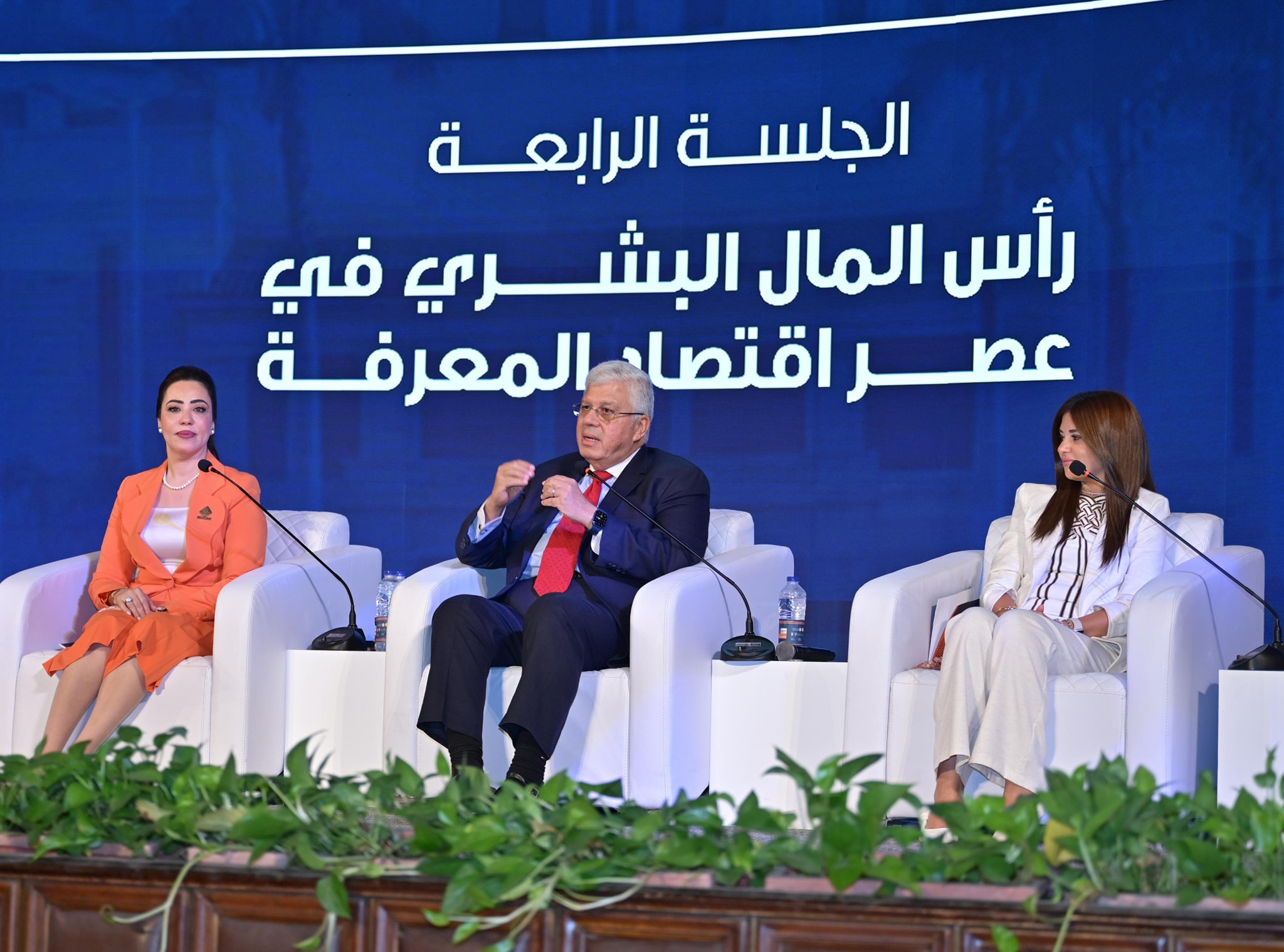 “وزير التعليم العالي” يشهد الجلسة الرابعة لملتقى شباب المعرفة في نسخته الرابعة بجامعة القاهرة