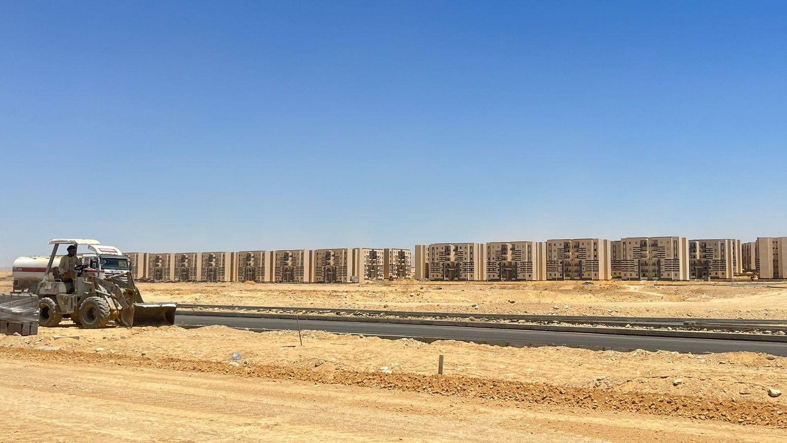 وزير الإسكان تطوير المرافق بمدينة السويس الجديدة