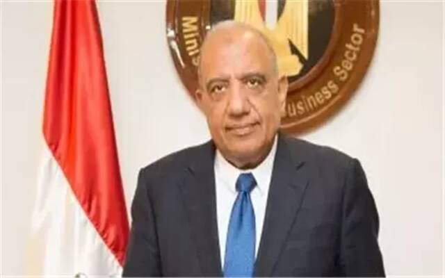 وزير الكهرباء يبحث خطة مواجهة الأحمال الزائدة: استعدادات كاملة لمجابهة ارتفاع الاستهلاك في الصيف