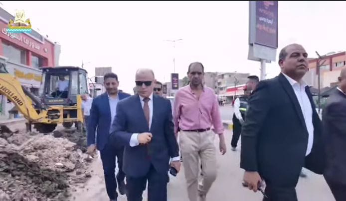 محافظ كفر الشيخ يطمئن المواطنين بإنتهاء أعمال صيانة وتشغيل خط مياه الشرب الرئيسي بشارع الجيش.. مؤكداً عودة الخدمة فى وقت قياسي