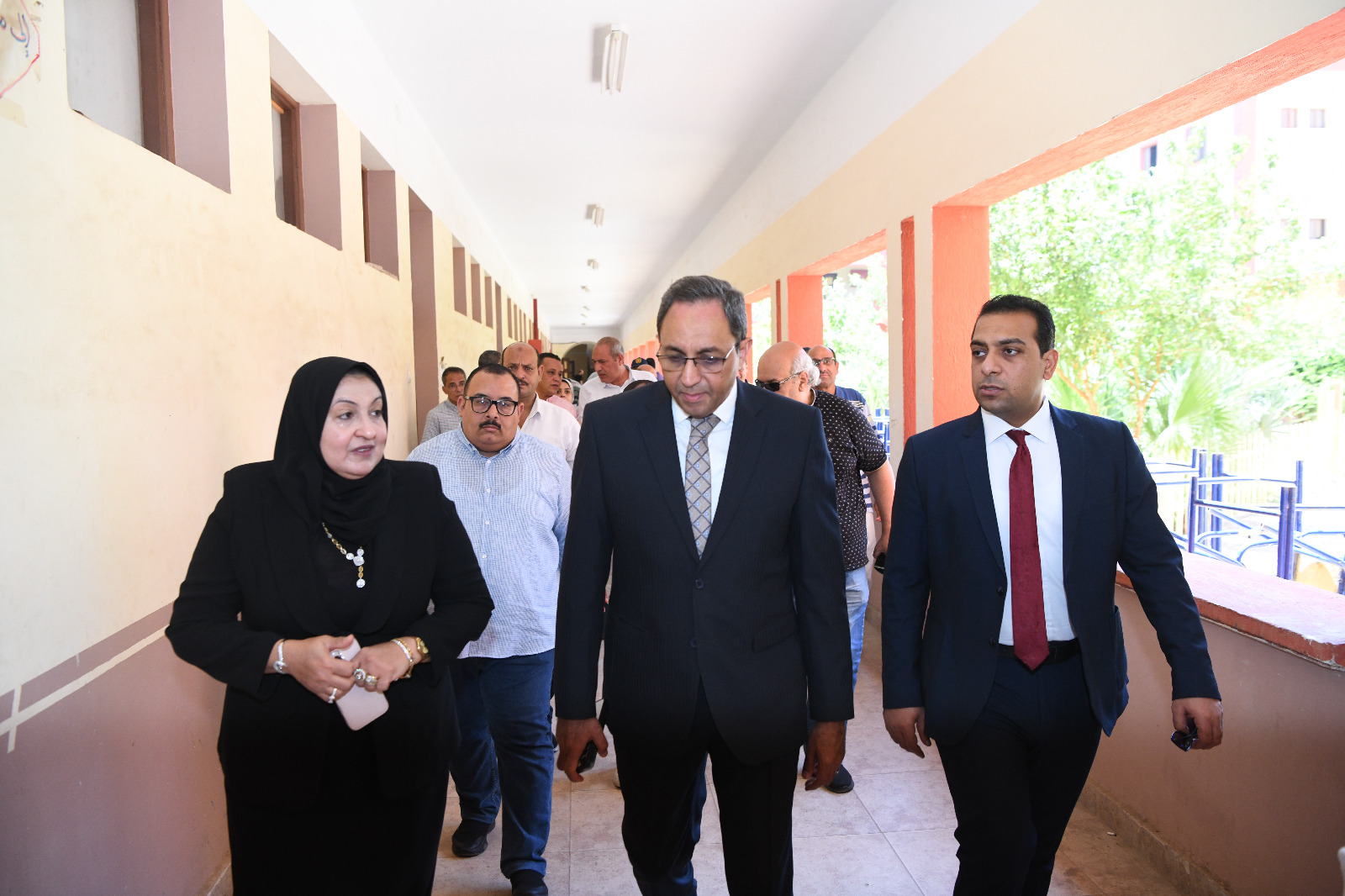 أستعدادا لانتخابات مجلس الشيوخ…..محافظ قنا يتفقد المقار الانتخابية ويؤكد جاهزيتها لاستقبال الناخبين