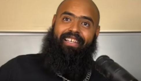 القبض على التيك توكر محمد عبدالعاطي بعد بلاغات تتهمه بنشر محتوى خادش للحياء