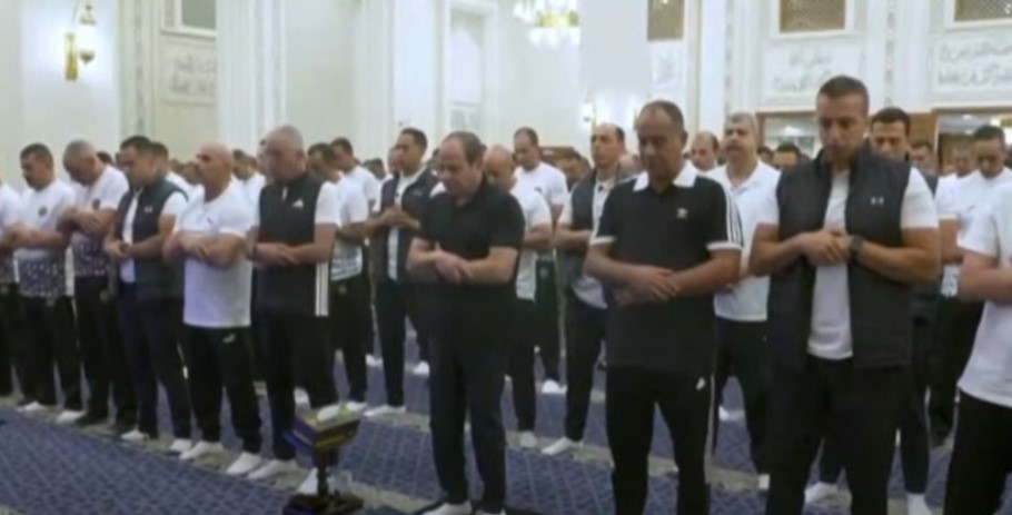الرئيس السيسي يؤدي صلاة الفجر مع طلاب الأكاديمية العسكرية ويتفقد المنشآت بالعاصمة الإدارية