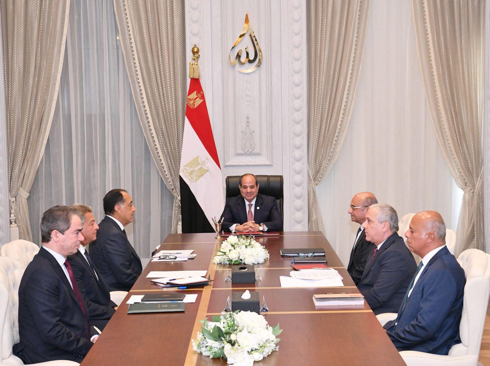 الرئيس السيسي يوجة بصرف البدل النقدي المقترح من الحكومة للصحفيين وصرف مكافأة نهاية الخدمة للعاملين بماسبيرو .