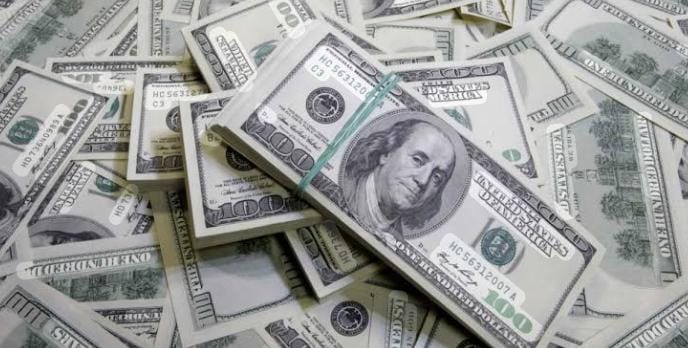 الدولار يواصل التراجع أمام الجنيه في تعاملات الثلاثاء