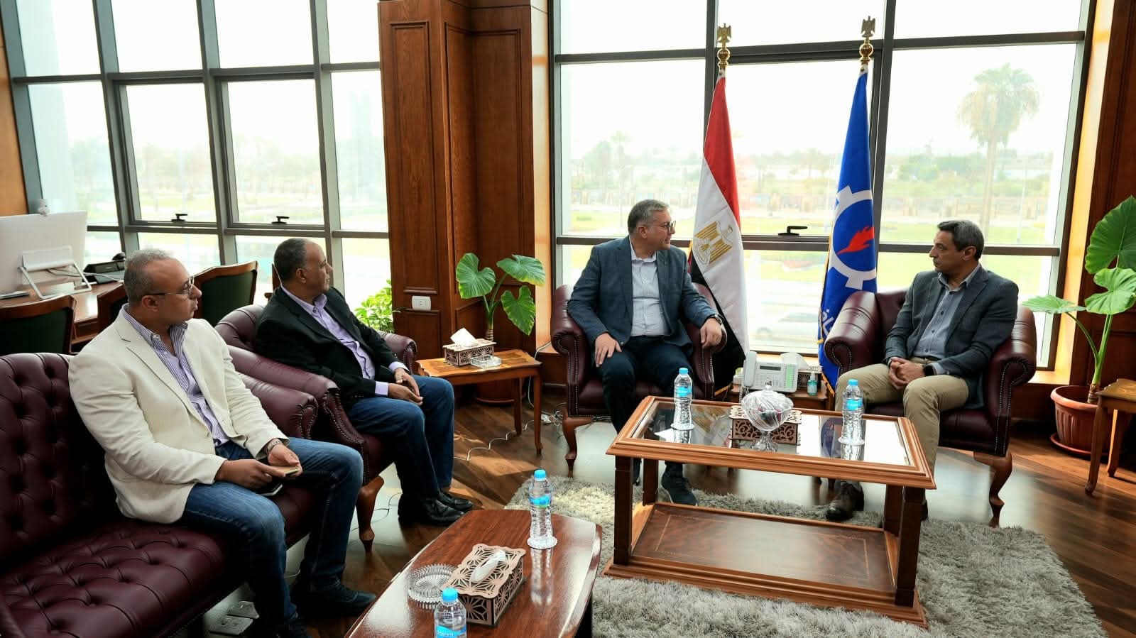 زيارة وزير البترول والثروة المعدنيه لمحافظة السويس للتعاون المشترك