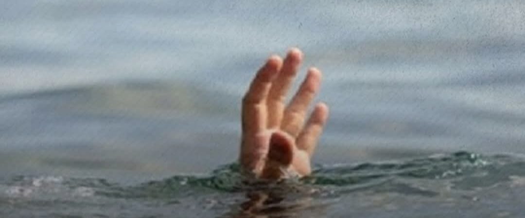 راح ينقذ ابنة مات معاة …..مصرع أب ونجله غرقًا خلال الصيد داخل ترعة في قنا