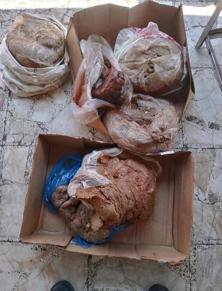 ضبط 40 كيلو لحوم فاسدة داخل مطعم بحي الزهور