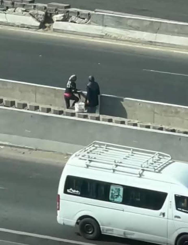 القبض على عصابة “الثقب الأسود” تضم 23 متهماً بينهم سيدات
