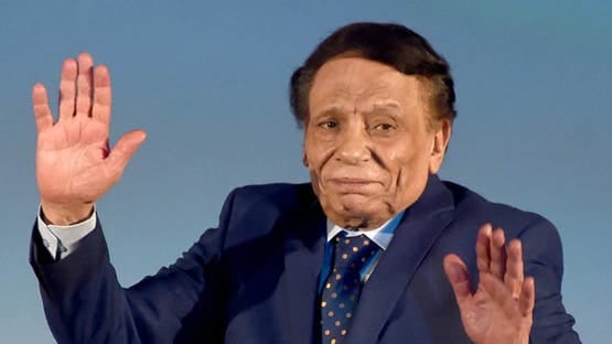 براءة عادل إمام من شائعة طرد ممثل «بودي جارد» بسبب الضحك
