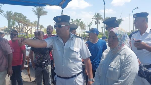 بناءا على توجيهات محافظ بورسعيد.. الأجهزة التنفيذية لحى الضواحى تضرب بيد من حديد و تشن حملة مكبرة لإزالة أكبر بؤرة للاسواق العشوائية بالضواحى