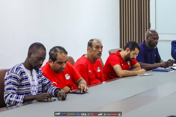 إجتماع المنتخب قبل لقاءه أمام بوركينا فاسو ببوركينا