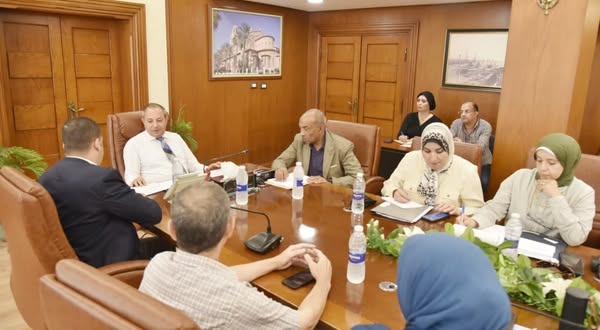“محافظ بورسعيد” يتابع مستجدات اعمال تقنين أوضاع الأراضي بمنطقة الشريط الملاصق للمجرى الملاحي بجنوب بورسعيد