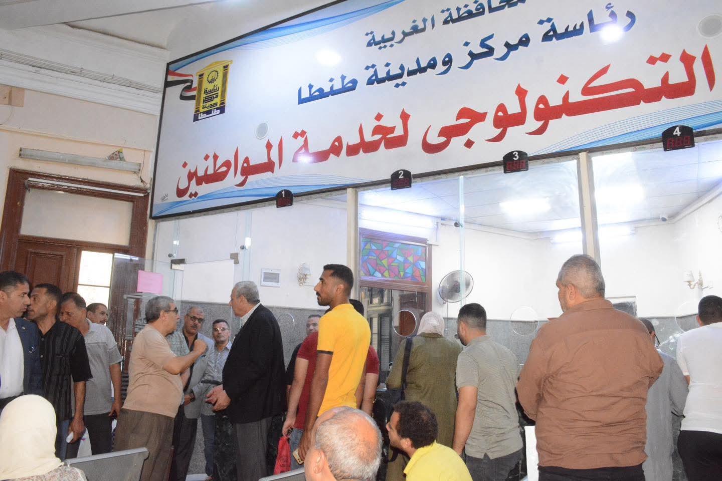 الجندي يستقبل المواطنين بنفسه ويتابع ملف التصالح والخدمات الميدانية على شبابيك المراكز التكنولوجية بطنطا