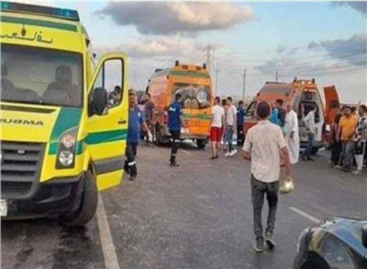 انقلاب ميكروباص على الطريق الصحراوي الغربي بأسوان وإصابة 7 أشخاص