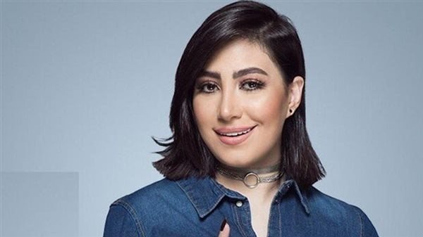 القبض على المطربة بوسي في مطار القاهرة بسبب أحكام قضائية ومنع سفرها