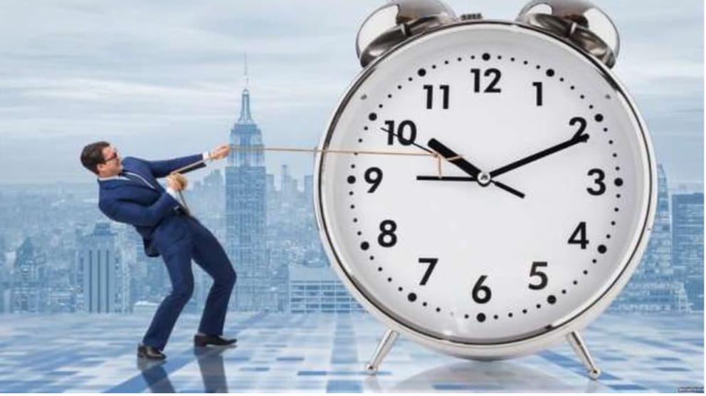 البدأ بالعمل بالتوقيت الشتوى أبتداءا من الغد