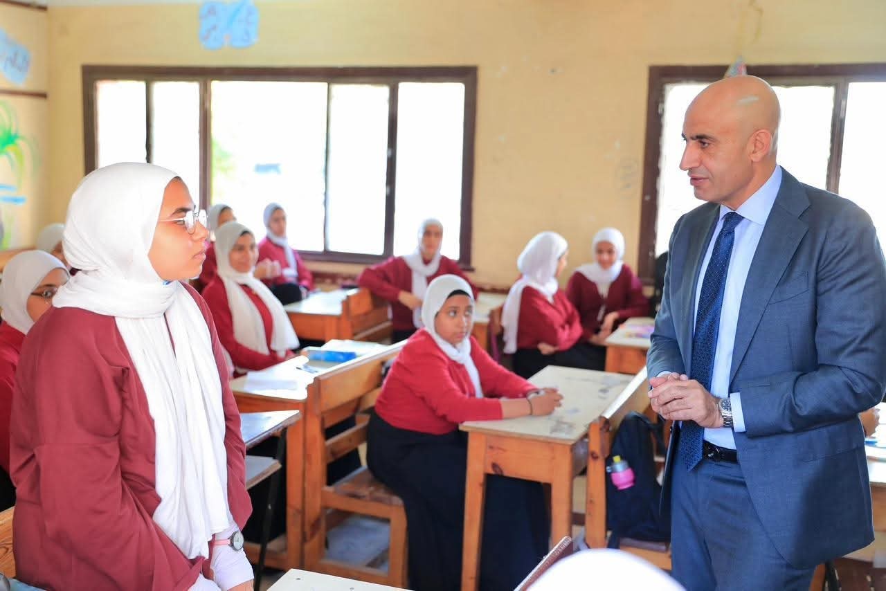 وزير التربية والتعليم يجري جولة تفقدية مفاجئة بعدد من مدارس محافظة الغربية