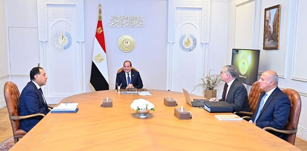 اجتمع السيد “الرئيس عبد الفتاح السيسي”، اليوم، مع الدكتور مصطفى مدبولي، ووزير البترول والثروة المعدنية.