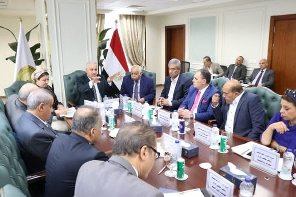الهيئة الوطنية للصحافة تناقش المشاكل المالية والإدارية والطباعية بالمؤسسات الصحفية القومية