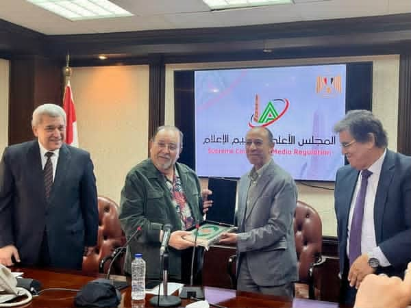 الأعلى للإعلام يكرم الإعلامي الكبير حسام الدين فرحات مناقشات ثرية حول الحياد والمصداقية في التعليق