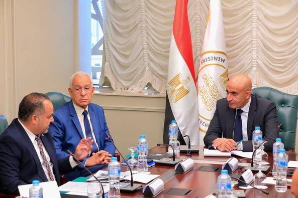 وزير التربية والتعليم :الكشف عن الطلاب ضعاف البصر بين طلاب المدارس