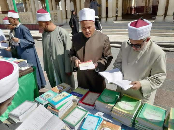 لأول مرة المجلس الأعلى للشئون الإسلامية ينظم معرضا للكتاب بمسجد سيدى عبد الرحيم القنائى بقنا
