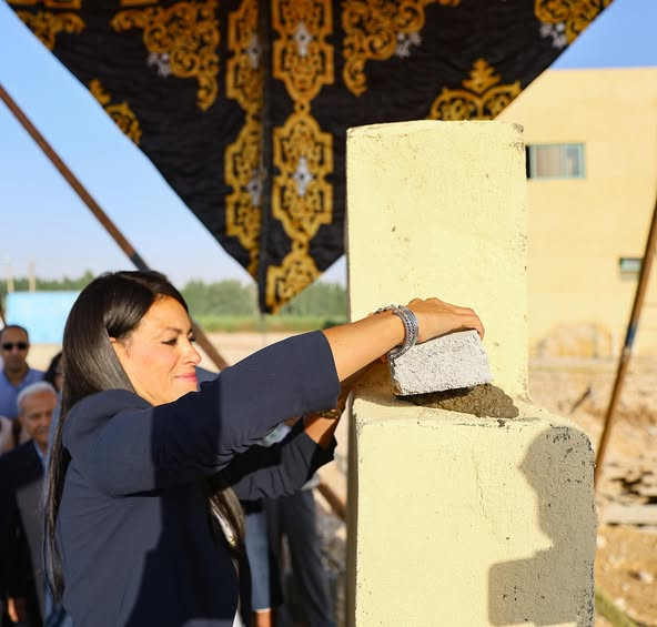 وزيرة التخطيط في قنا لوضع حجر الأساس لمصنع تربية ديدان القز وإنتاج الحرير الطبيعي