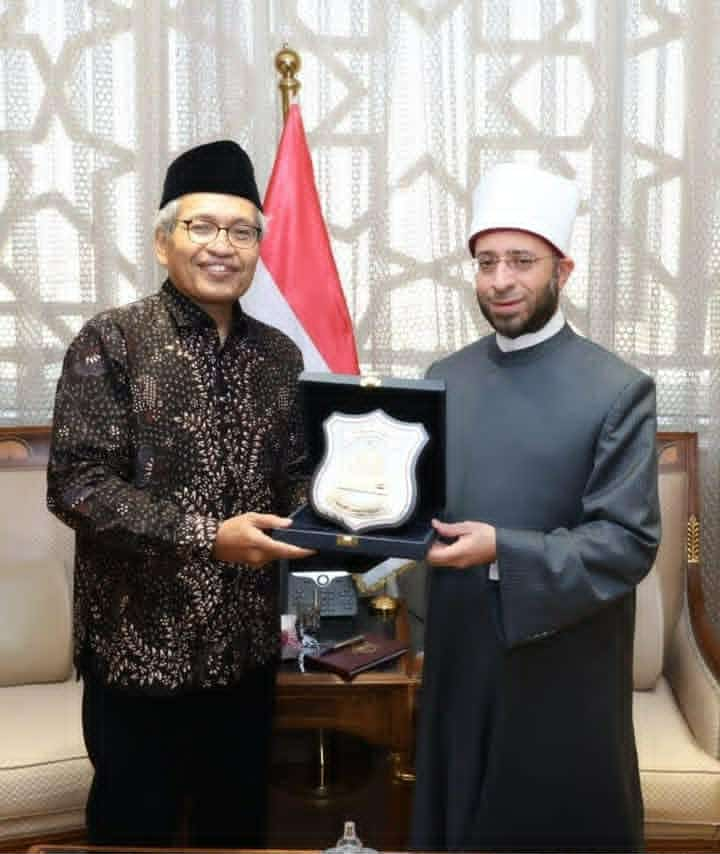 وزير الأوقاف يستقبل رئيس نهضة العلماء الإندونيسية والوفد المرافق له لبحث سبل التعاون