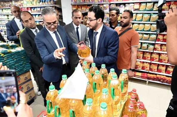 رئيس جهاز حماية المستهلك يقود حملة ليلية مفاجئة على الأسواق بالمقطم وضبط 46 قضية فى الأسعار والإعلان