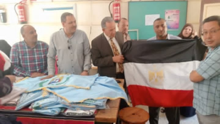 بعد زيارتة المدرسة النسيجية بأبو تيج مدير تعليم أسيوط يعلن تفعيل مبادرة مدارس منتجة