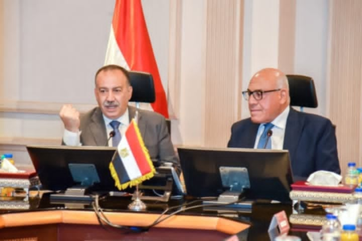 محافظ أسيوط يزور الهيئة العربية للتصنيع ويؤكد: شراكة استراتيجية لدعم المشروعات البيئية والصغيرة بأسعار تنافسية وجودة عالمية
