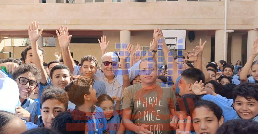 الفنان عبد الرحيم حسن يزور مدرسة الراعي الصالح ضمن فعاليات مسابقة “بورسعيد أرض المواهب”