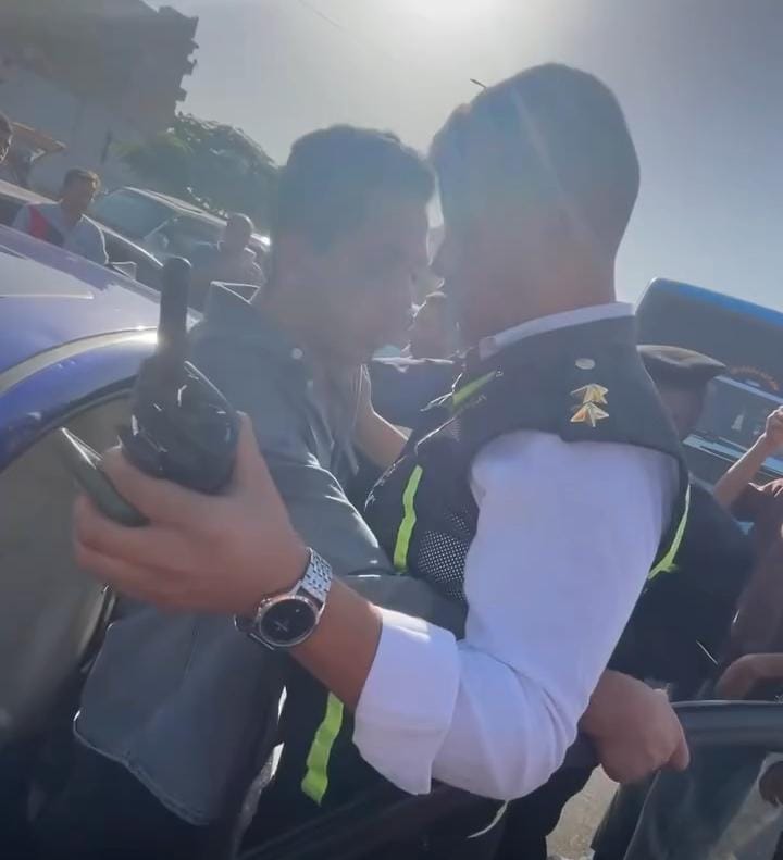 تم القبض على مصمم أزياء بتهمة القيادة تحت تأثير الخمر في روض الفرج